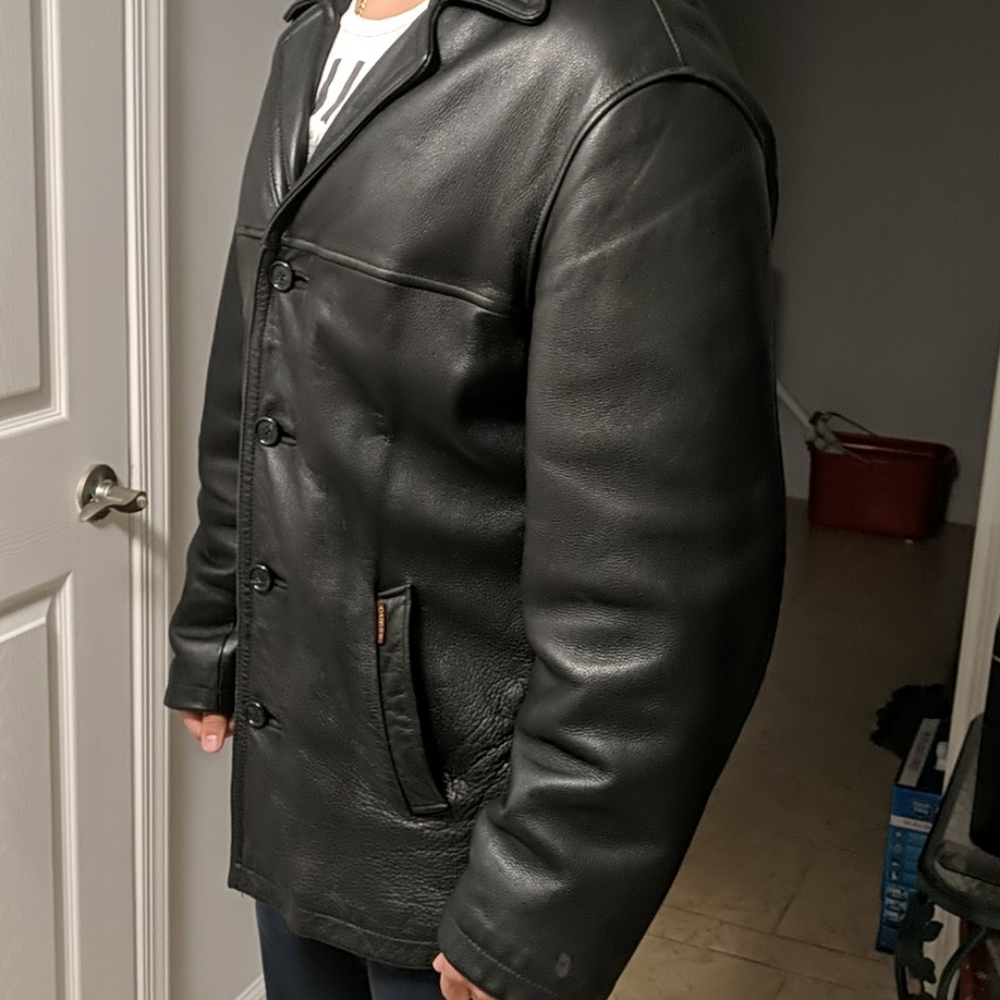 Guess - Picture 2 of 8